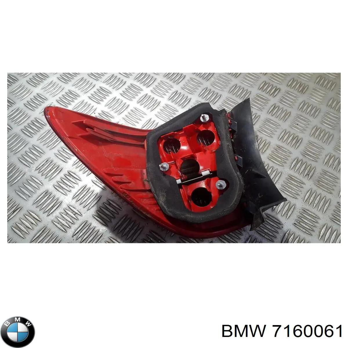 Lampa zespolona tylna lewa zewnętrzna 7160061 BMW