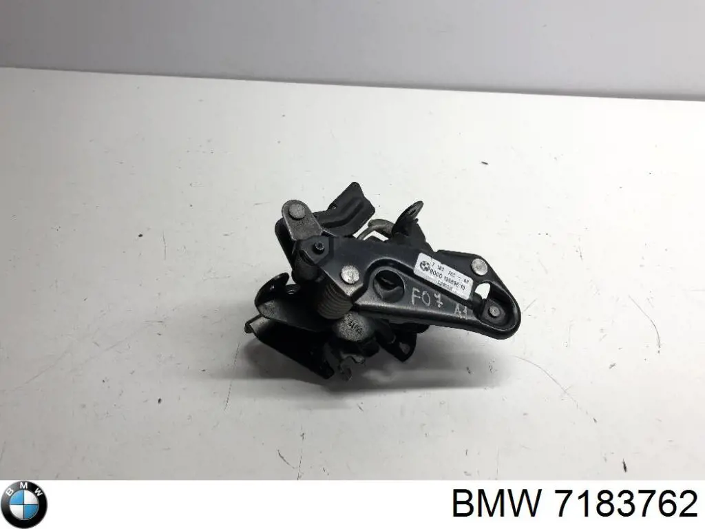 Zamek maski prawy 7183762 BMW