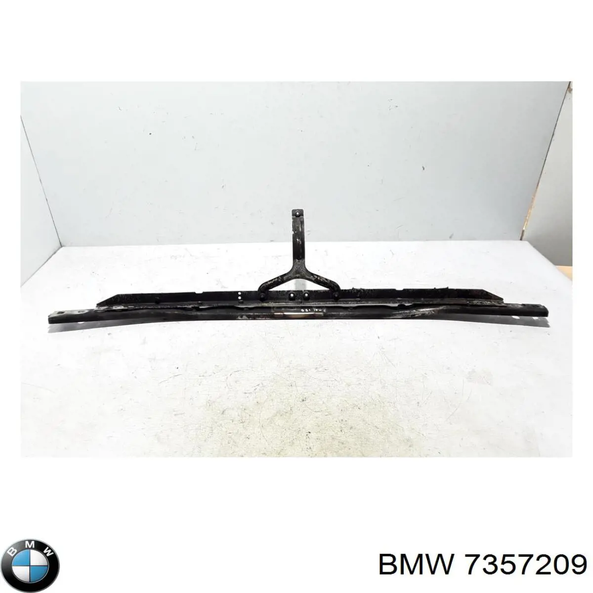 Osłona chłodnicy górna (panel mocowania reflektorów) 7357209 BMW