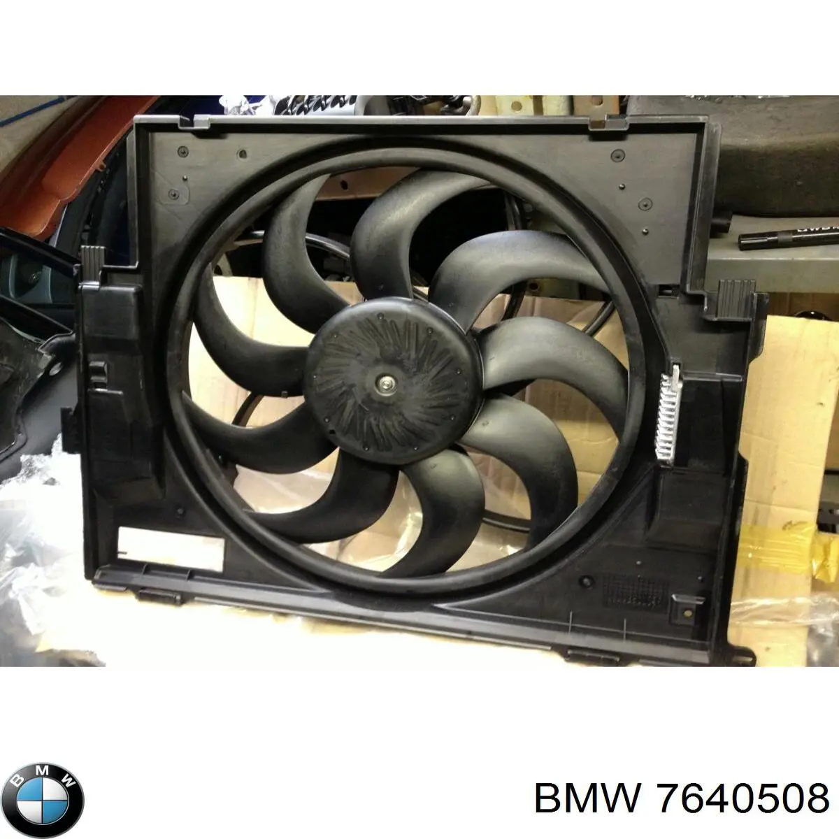 7640508 BMW Dyfuzor chłodnicy, w komplecie z silnikiem i wirnikiem