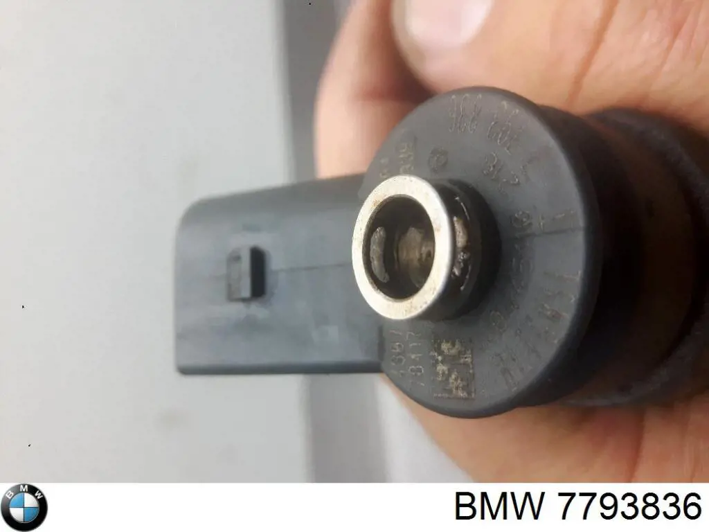 Wtryskiwacz paliwa BMW 7793836 cena, od 127,04 USD