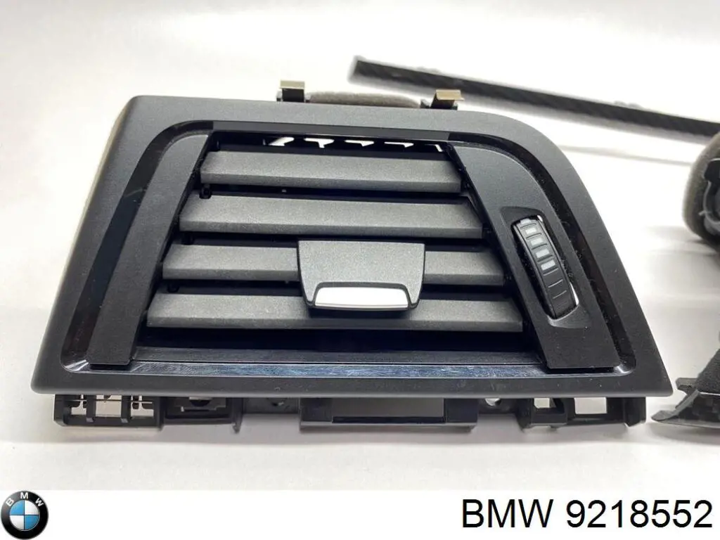 9218552 BMW Kratka wentylacji wnętrza na "torpedo"