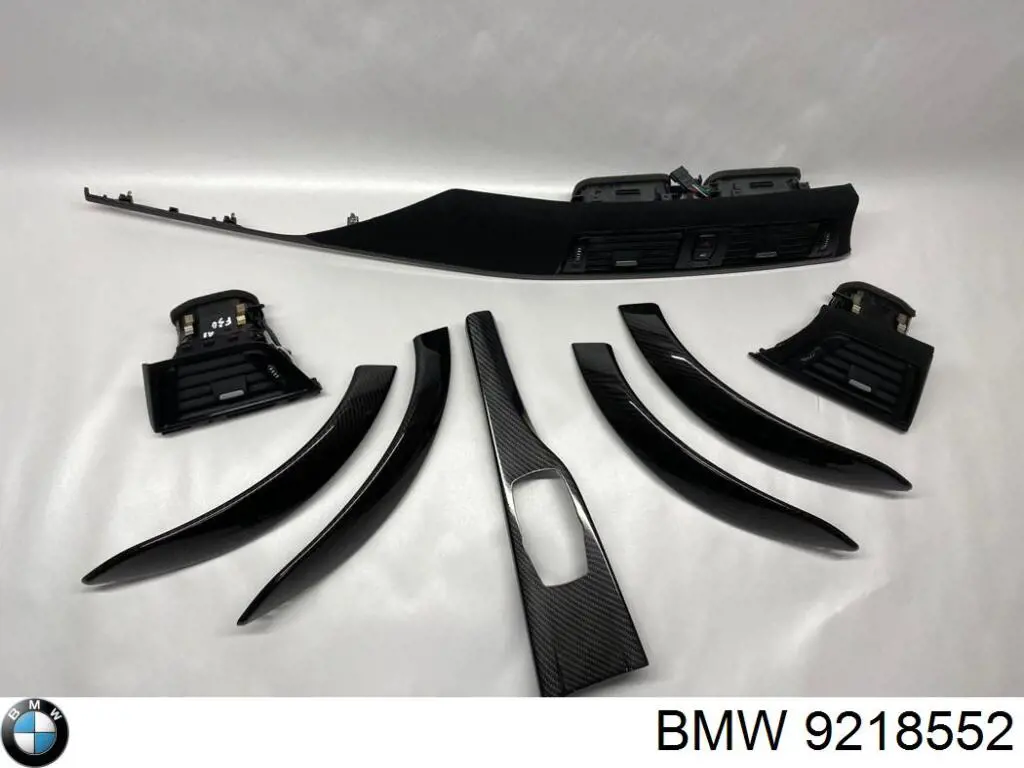 Kratka wentylacji wnętrza na "torpedo" 9218552 BMW
