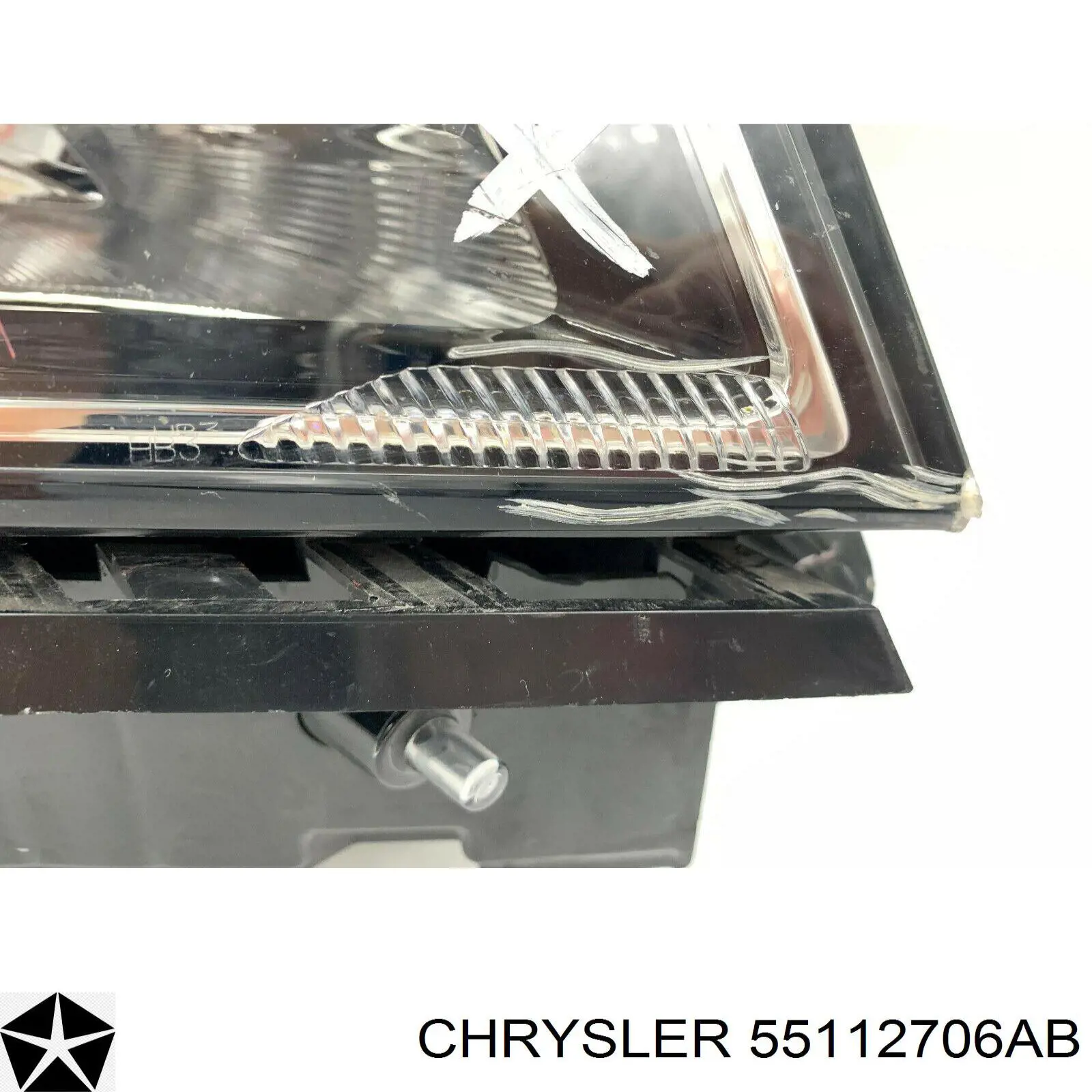 Reflektor prawy Chrysler 55112706AB cena, od 181,31 USD