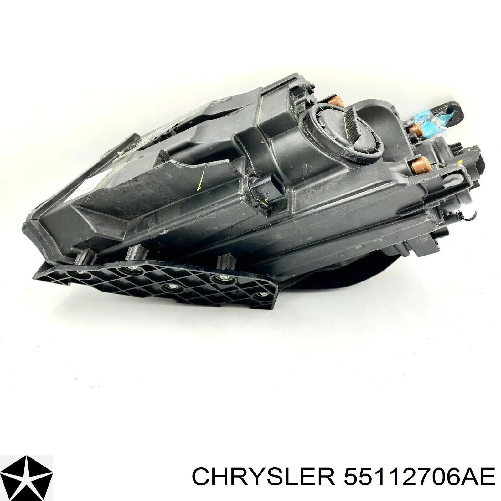Reflektor prawy Chrysler 55112706AE cena, od 181,31 USD