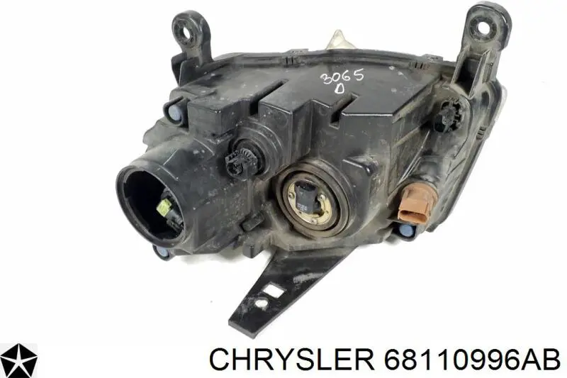 Reflektor prawy Chrysler 68110996AB cena, od 199,32 USD