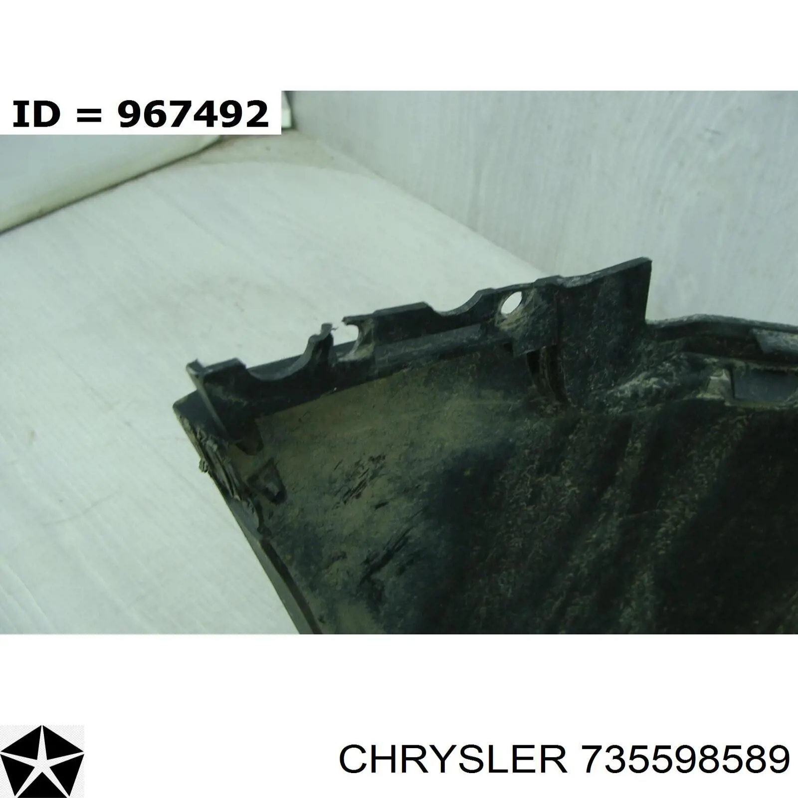 735598589 Chrysler Zderzak przedni