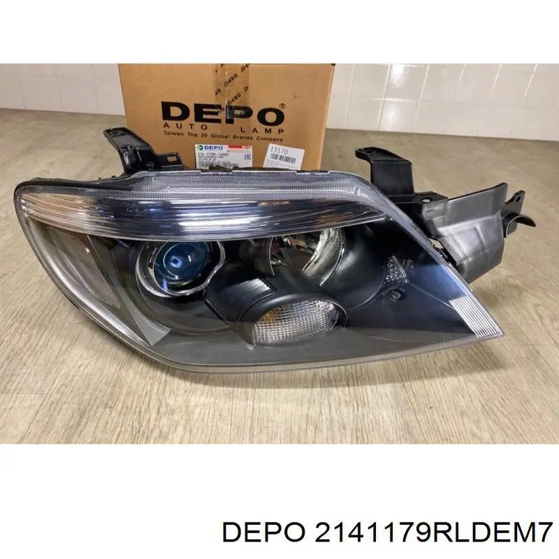 Do koszyka Reflektor prawy Mitsubishi Outlander I CU