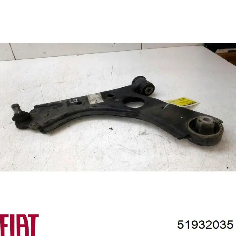 Wahacz zawieszenia przedniego dolny lewy Fiat/Alfa/Lancia 51932035