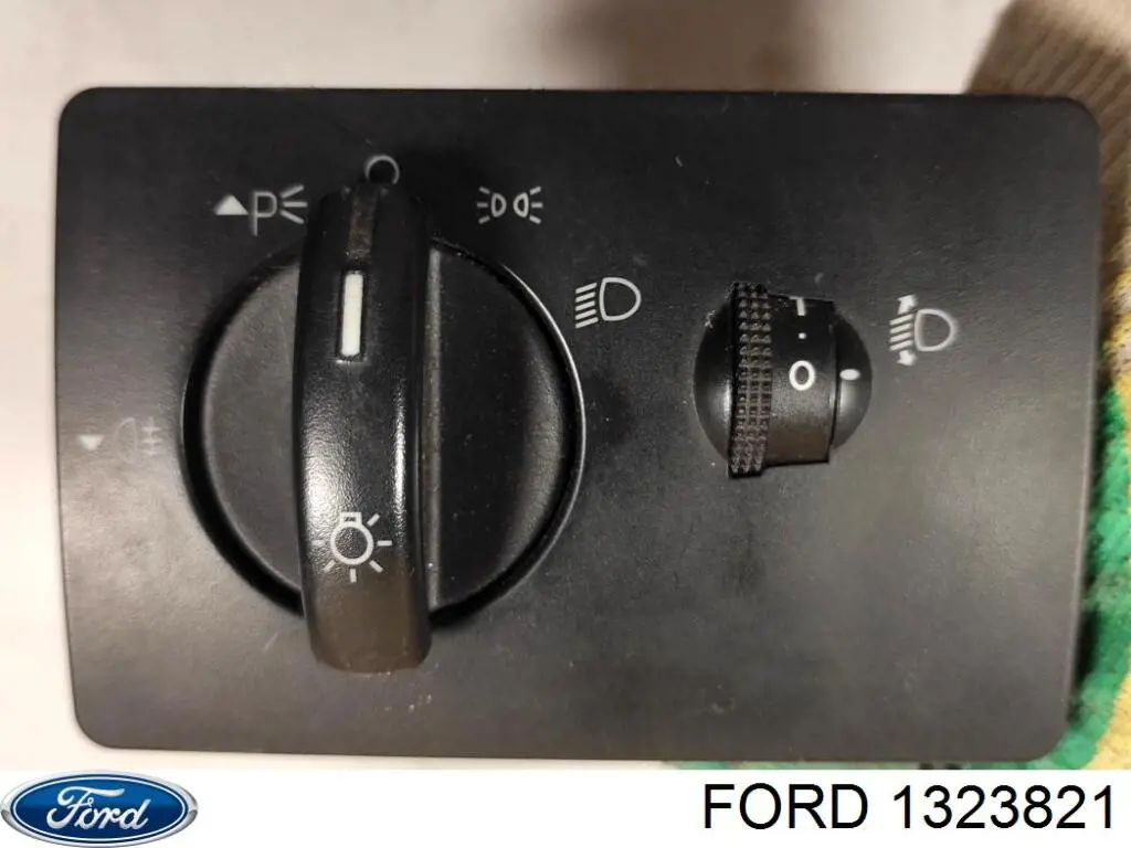 1323821 Ford Przełącznik światła reflektorów na "torpedo"