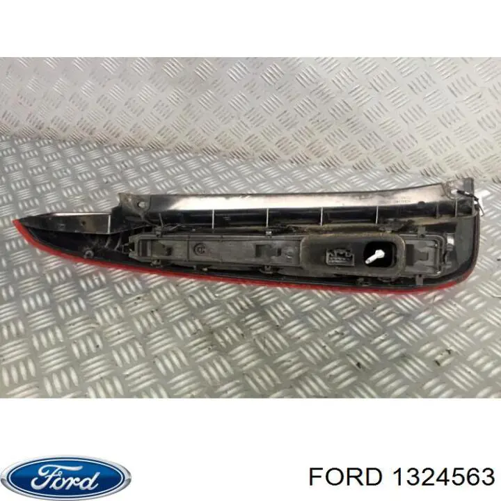 Do koszyka 1324563 Ford Lampa zespolona tylna prawa zewnętrzna