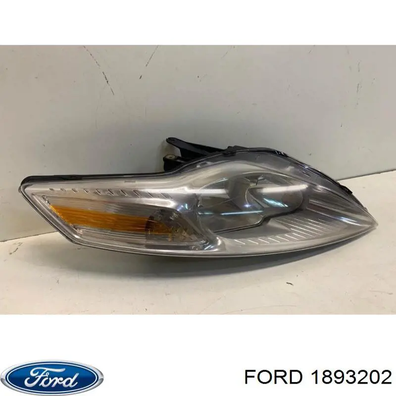 1893202 Ford Reflektor prawy