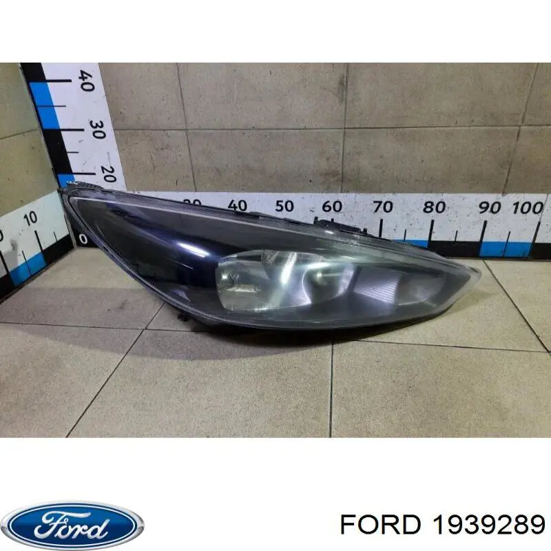 Reflektor prawy Ford 1939289 cena, od 290,02 USD