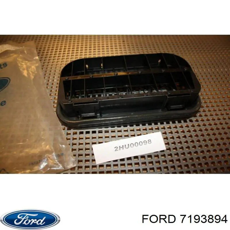 7193894 Ford kratka wentylacyjna tylna