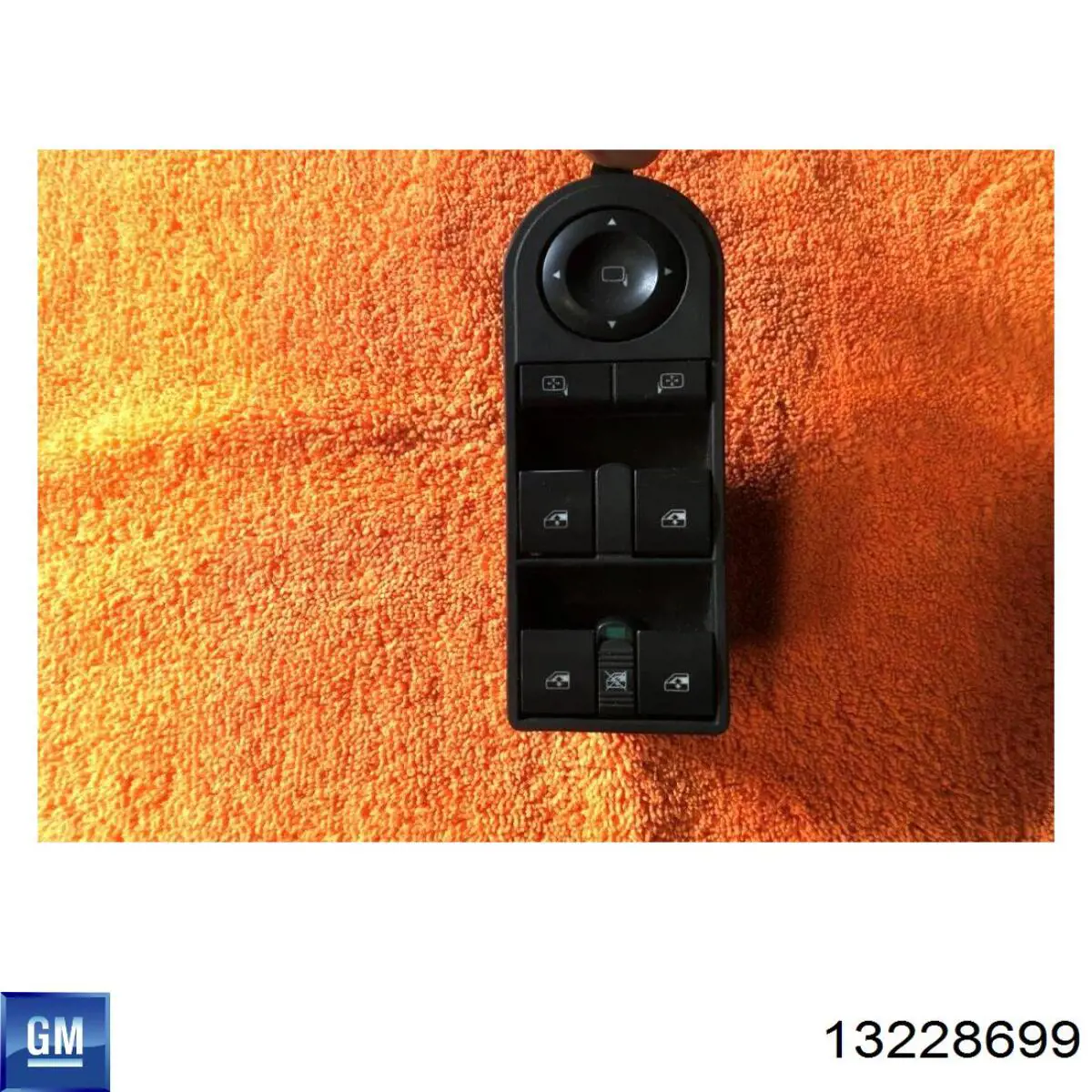 Panel przyciskowy sterowania podnośnikiem szyby przedni lewy General Motors 13228699