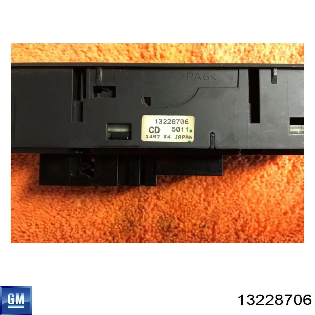 Panel przyciskowy sterowania podnośnikiem szyby przedni lewy General Motors 13228706
