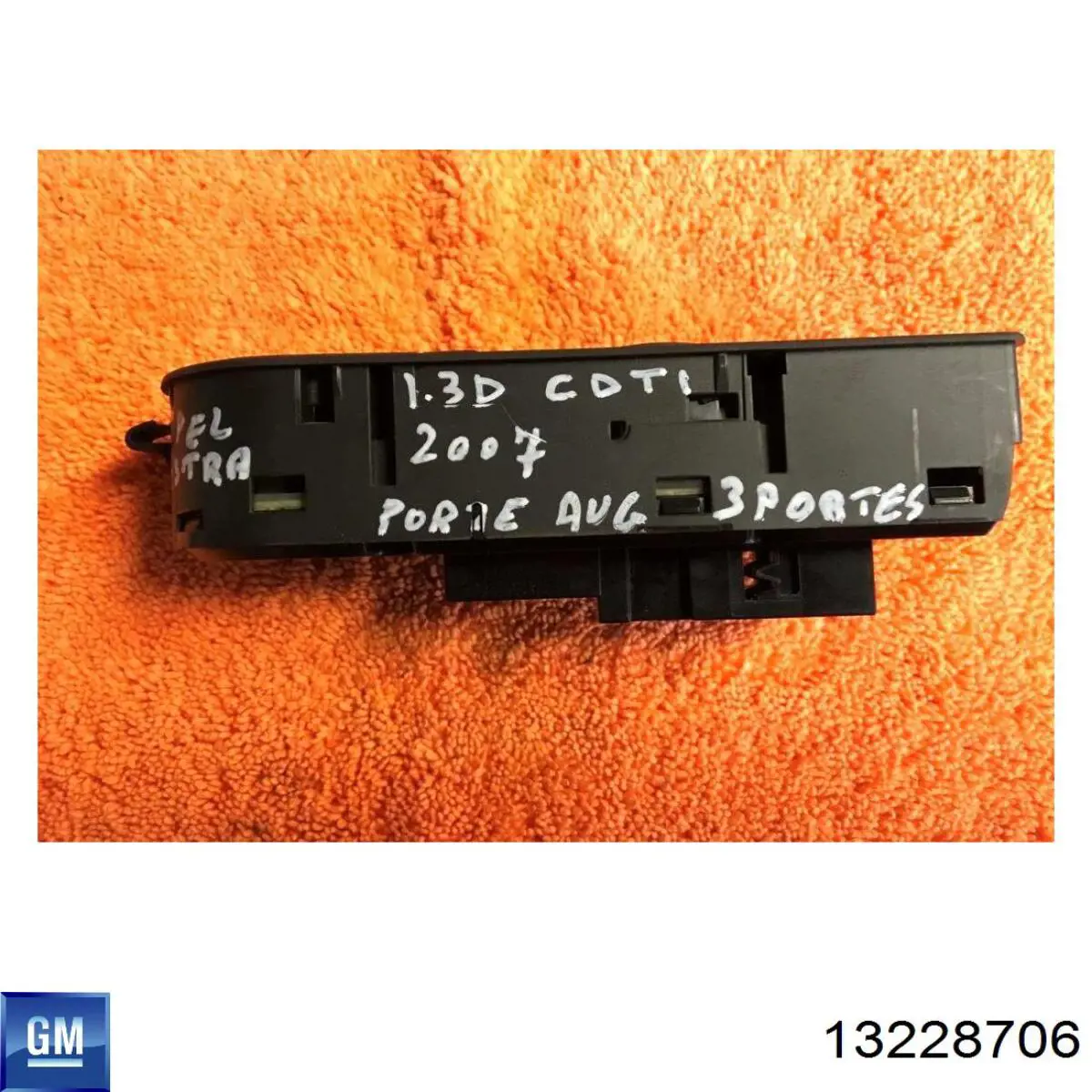 Panel przyciskowy sterowania podnośnikiem szyby przedni lewy General Motors 13228706 cena, od 40,56 USD