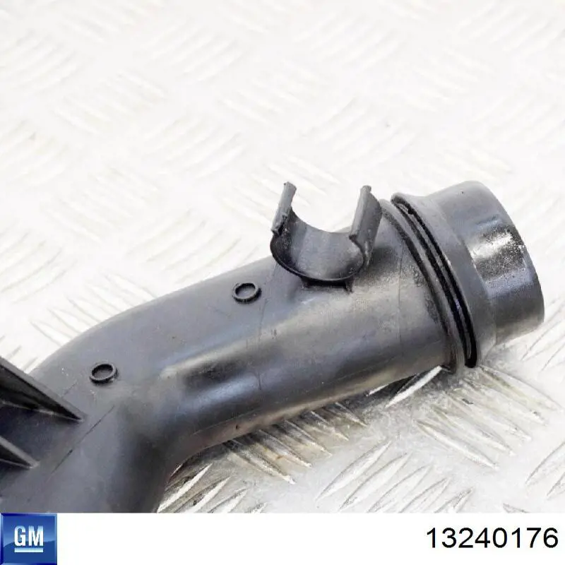 Przewód (króciec) intercoolera General Motors 1302117 cena, od 59,59 USD