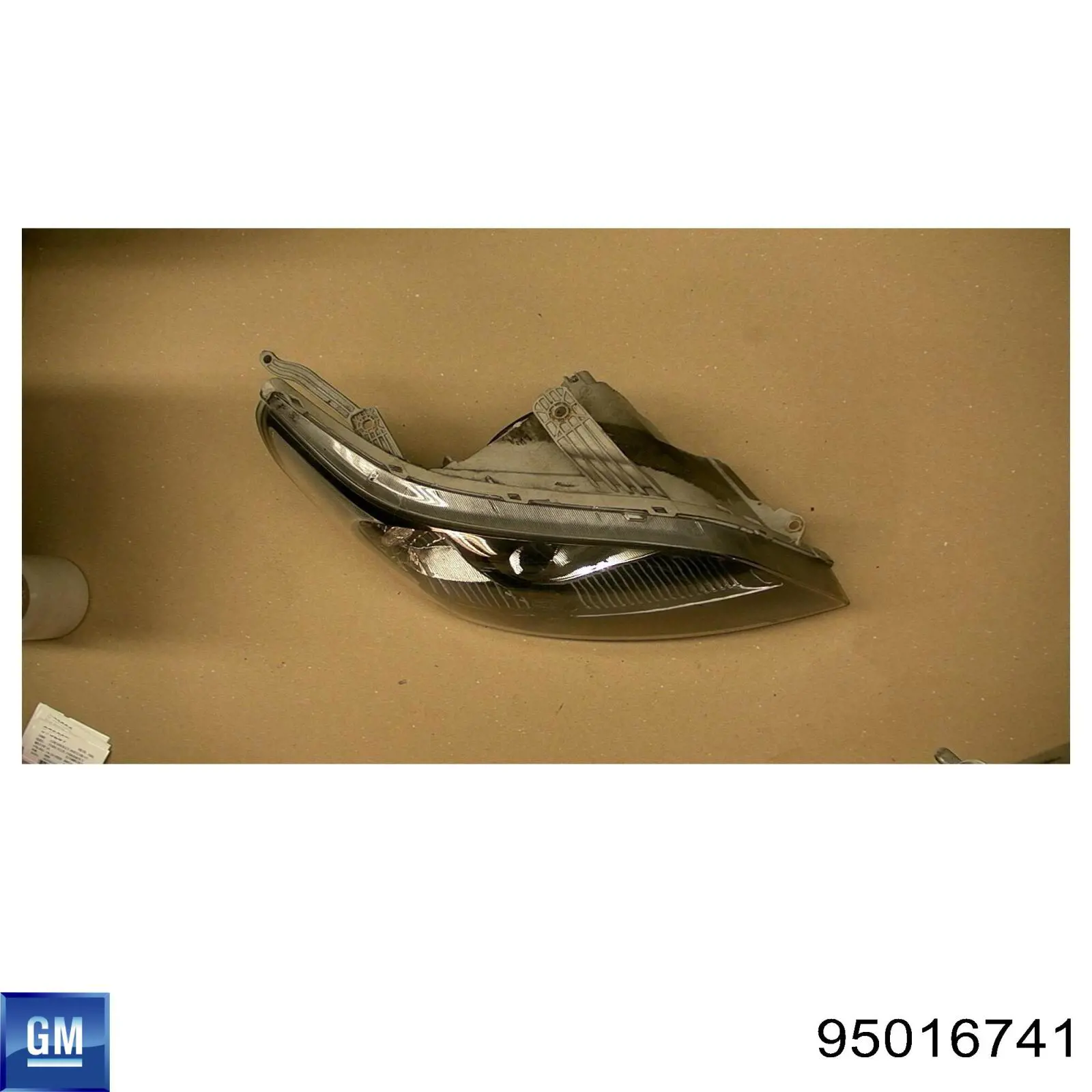 Do koszyka 95016741 General Motors Reflektor prawy