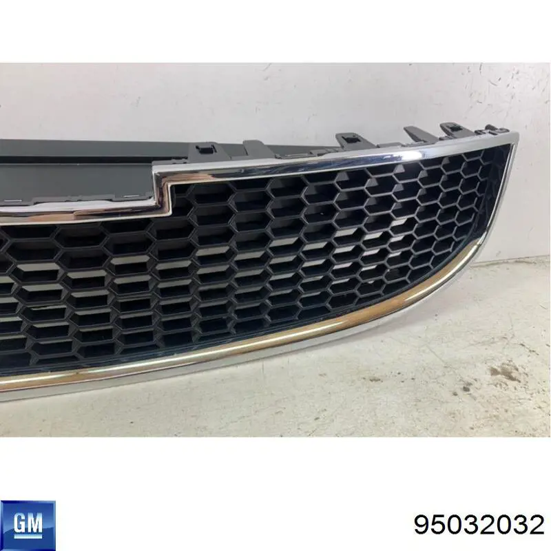 Atrapa chłodnicy do Chevrolet Orlando  J309