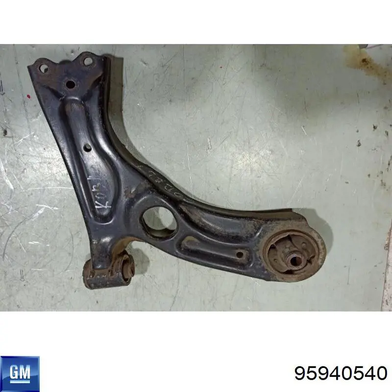 Do koszyka 95940540 General Motors Wahacz zawieszenia przedniego dolny prawy