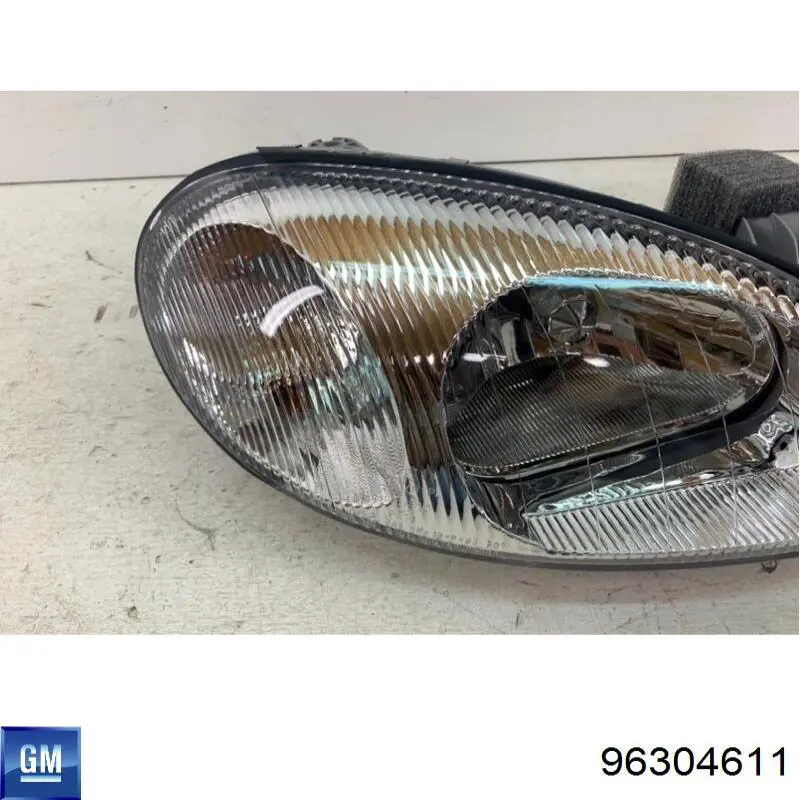 Reflektor prawy General Motors 96304611 cena, od 54,48 USD
