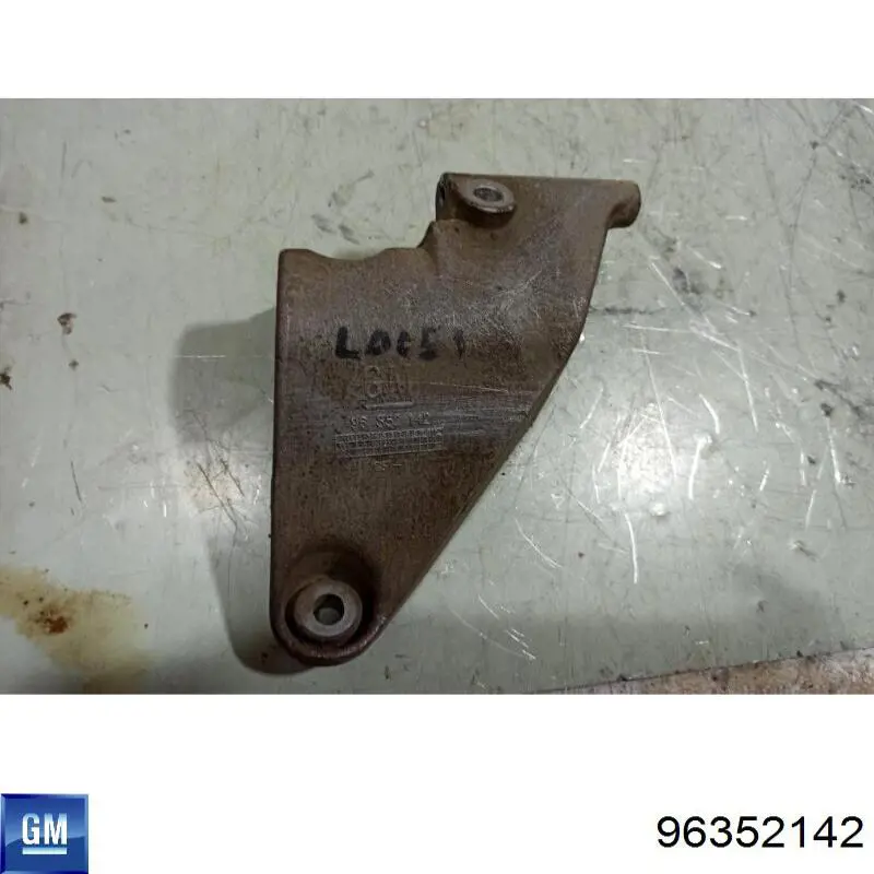  Wspornik alternatora Chevrolet Aveo 1