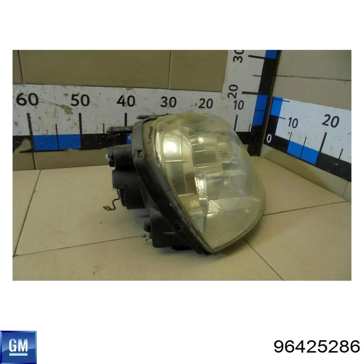 96425286 General Motors Reflektor prawy