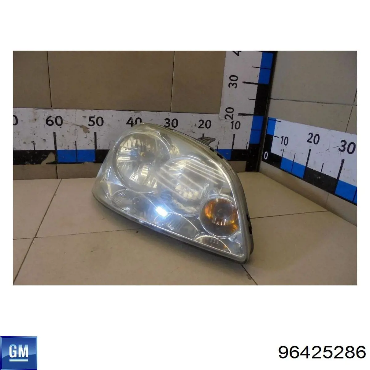 Reflektor prawy General Motors 96425286 cena, od 56,18 USD