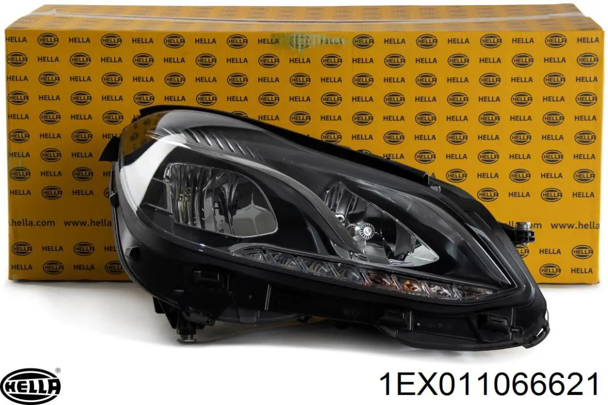 212820183964 Mercedes Reflektor prawy