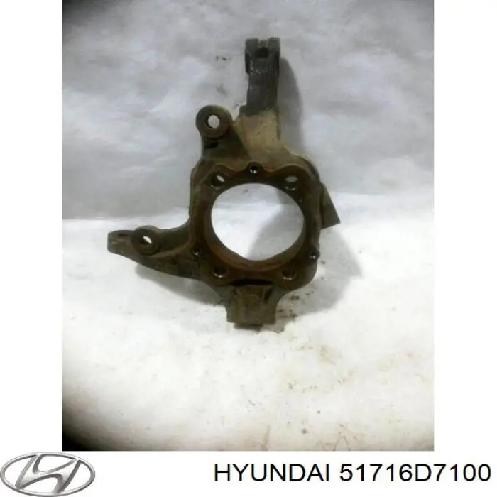 51716D7100 Hyundai/Kia Czop (zwrotnica) przedni prawy