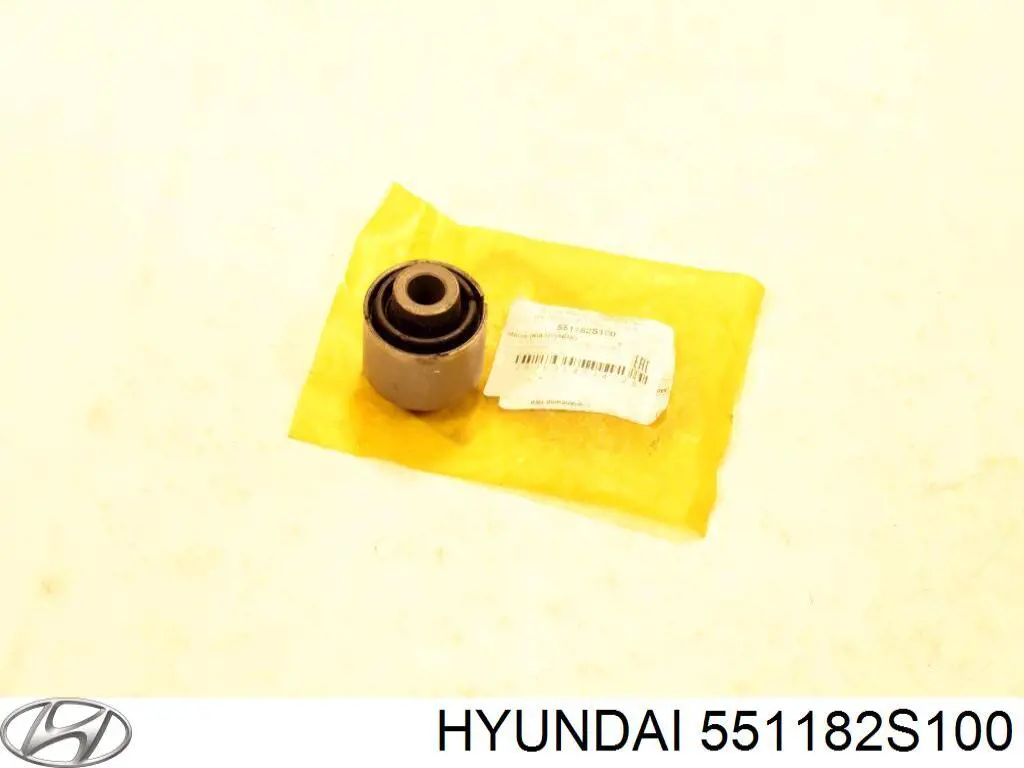 551182S100 Hyundai/Kia Silentblock drążka poprzecznego (zawieszenia tylnego)