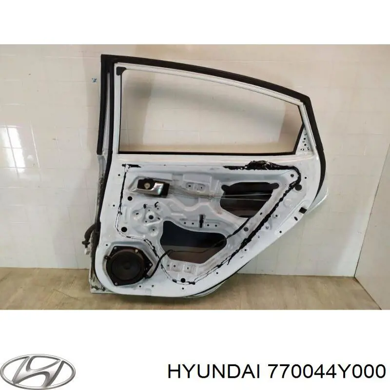 Do koszyka 770044Y000 Hyundai/Kia Drzwi tylne prawe