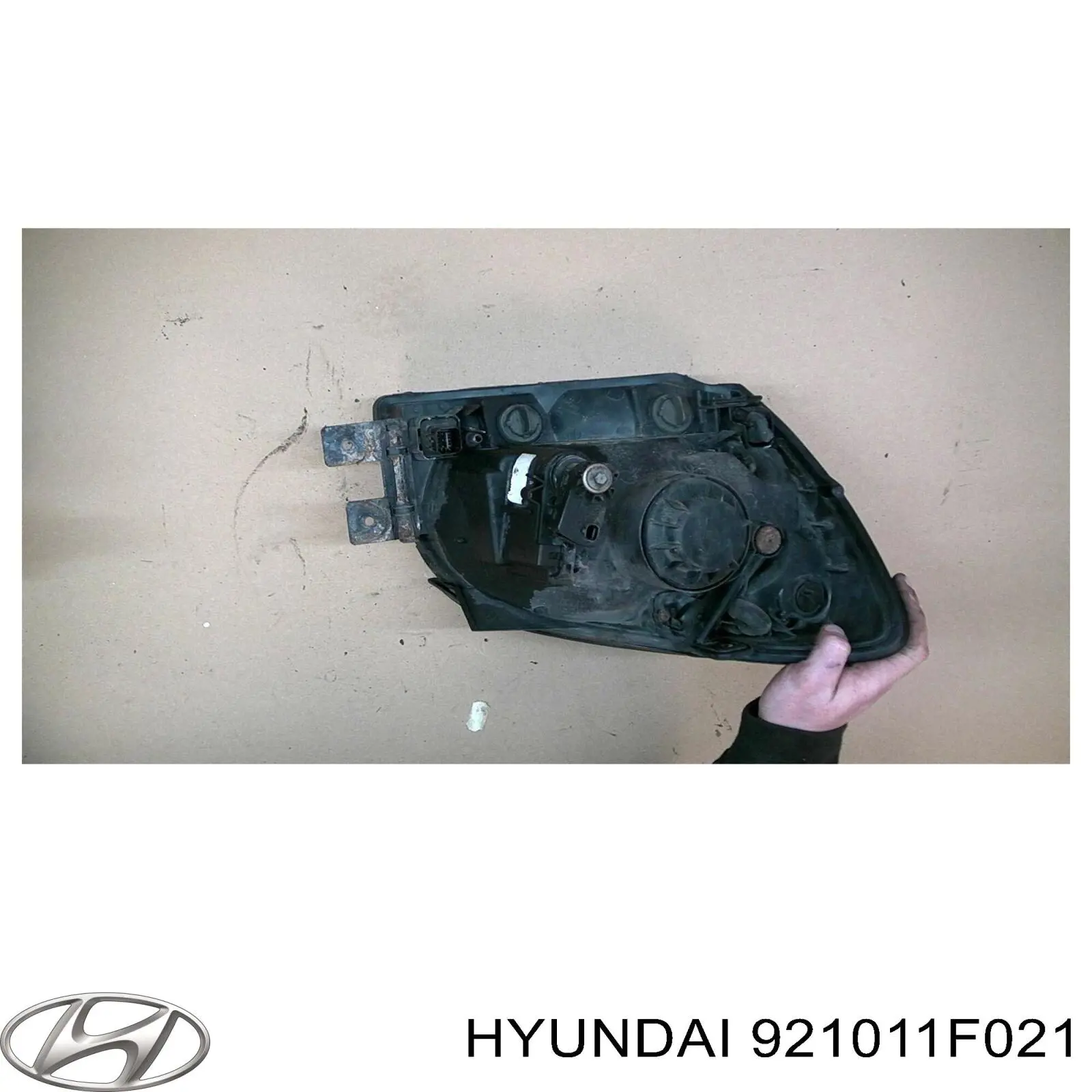 Reflektor lewy Hyundai/Kia 921011F021 cena, od 157,26 USD