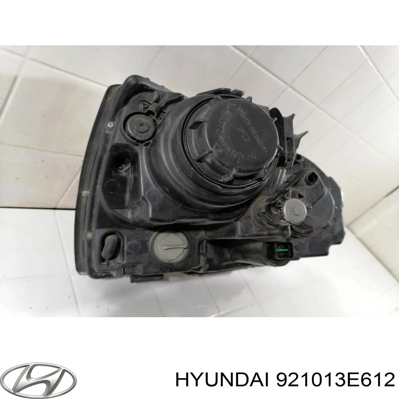 Do koszyka 921013E612 Hyundai/Kia Reflektor lewy