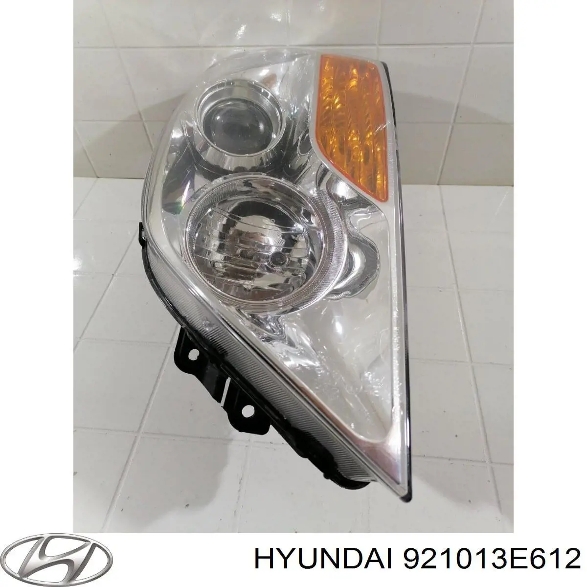 Reflektor lewy 921013E612 Hyundai/Kia