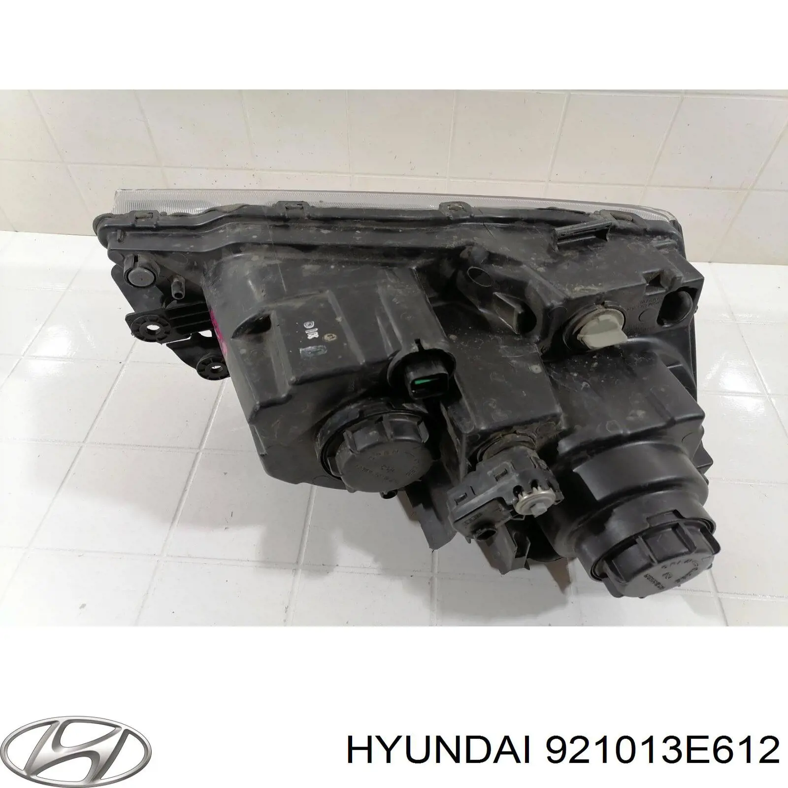 Do koszyka 921013E612 Hyundai/Kia Reflektor lewy
