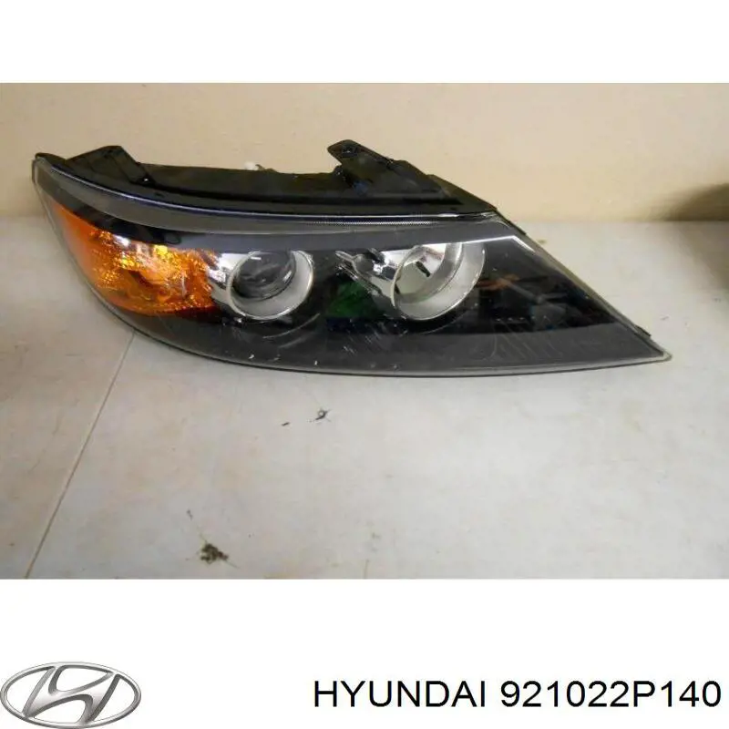 921022P140 Hyundai/Kia Reflektor prawy