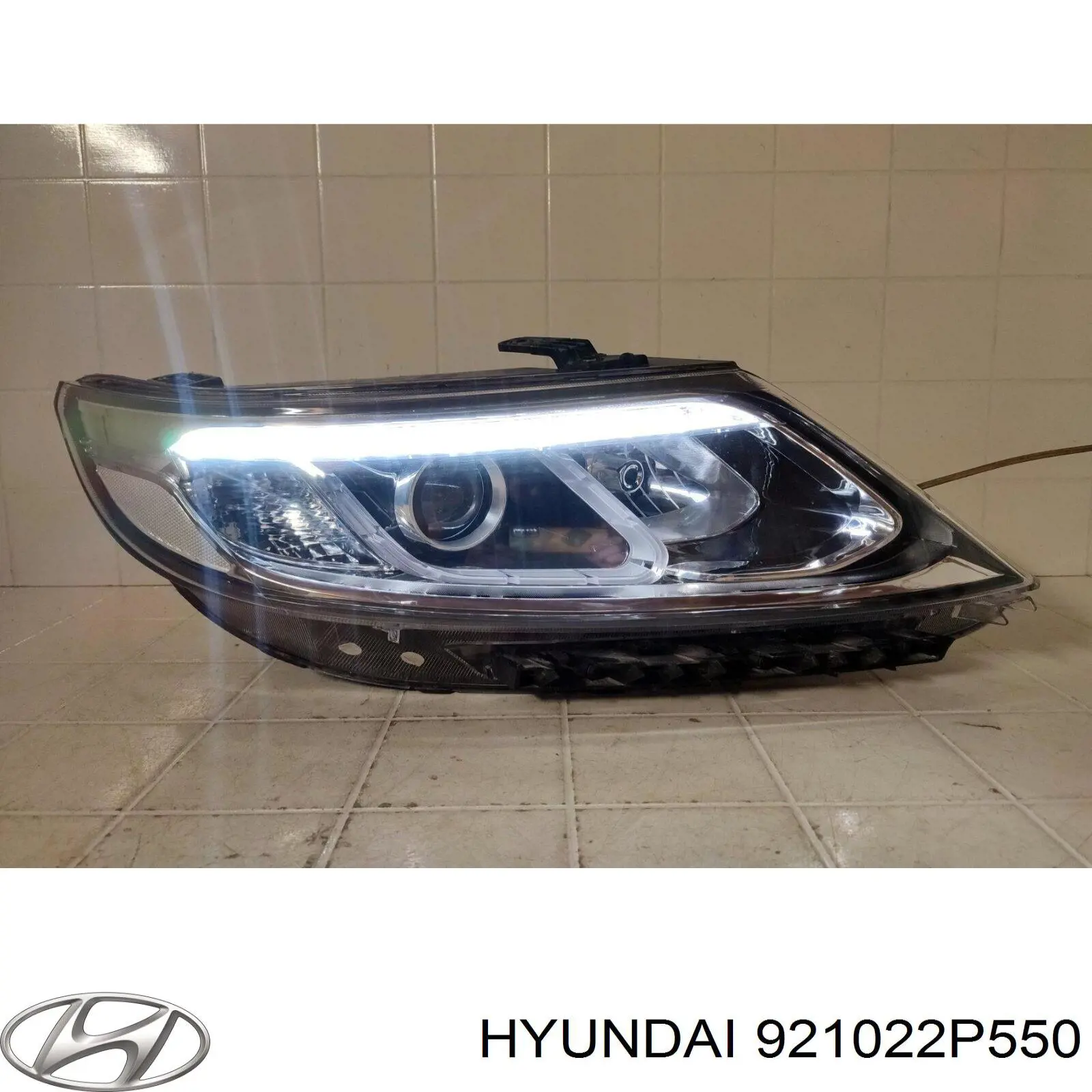 921022P550 Hyundai/Kia Reflektor prawy