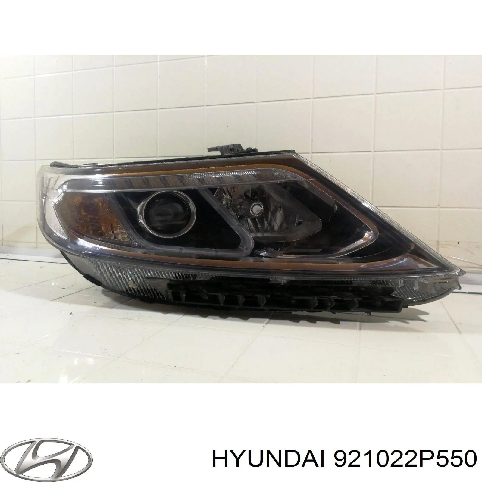 Reflektor prawy Hyundai/Kia 921022P550 cena, od 574,22 USD