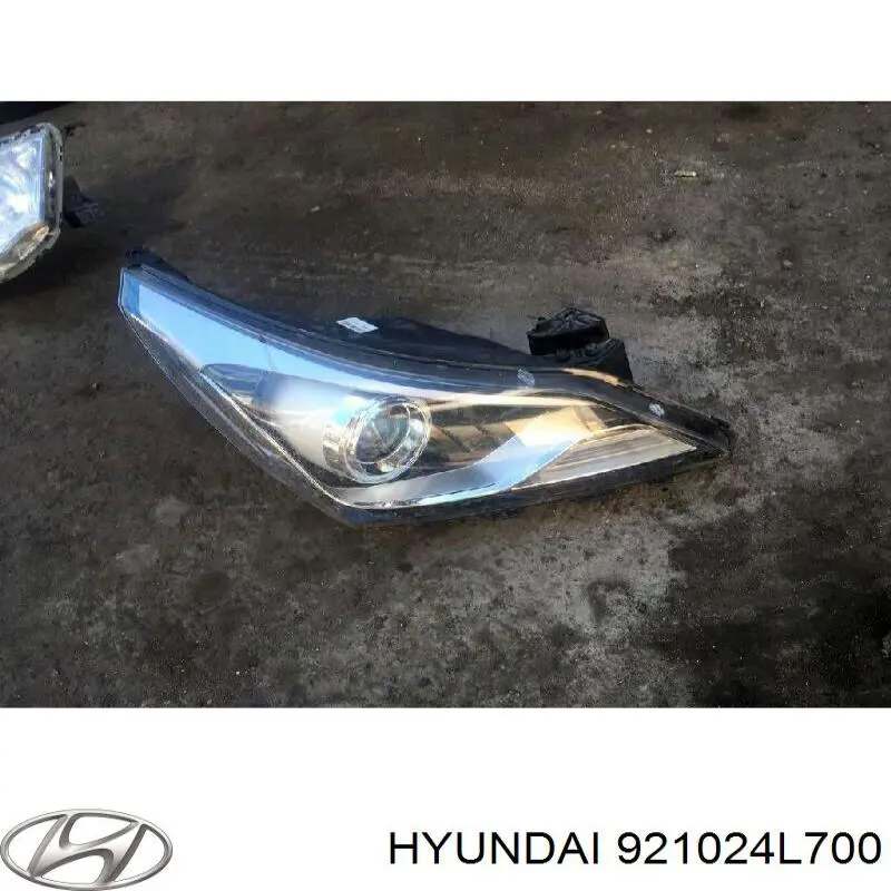 921024L700 Hyundai/Kia Reflektor prawy