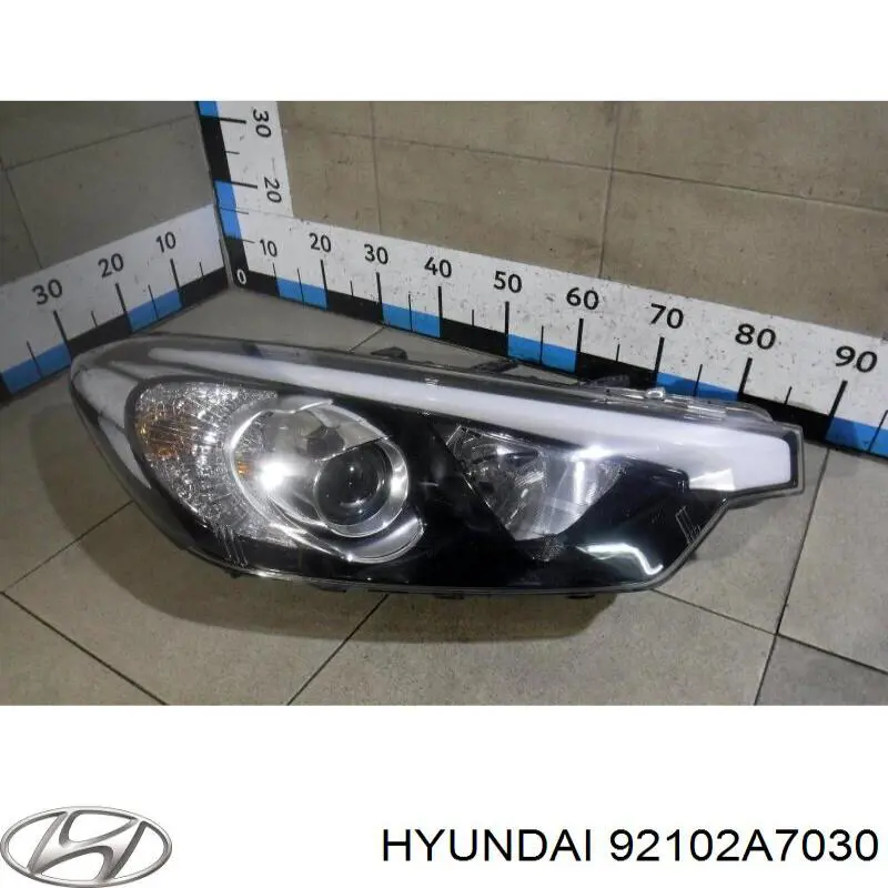 92102A7030 Hyundai/Kia Reflektor prawy