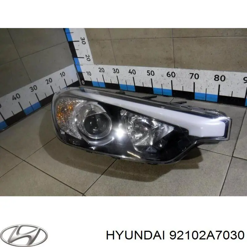 Reflektor prawy Hyundai/Kia 92102A7030 cena, od 183,30 USD