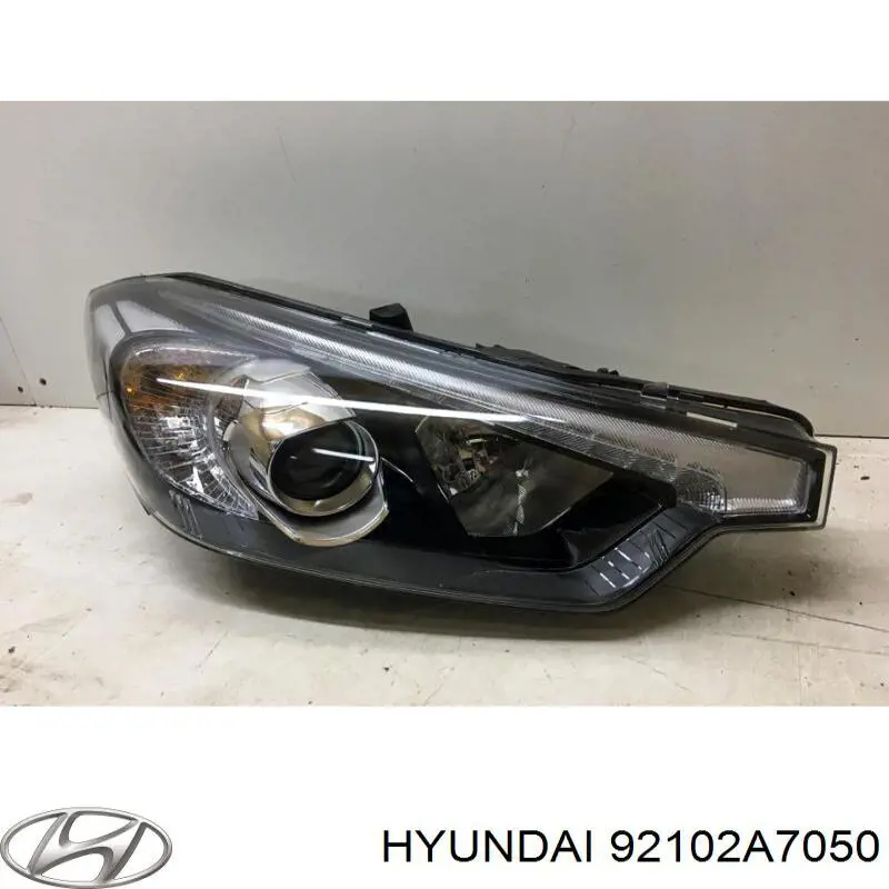 Reflektor prawy do KIA Cerato III YD