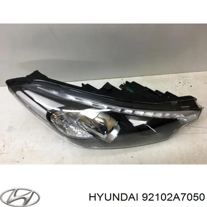 Do koszyka Reflektor prawy KIA Cerato III YD