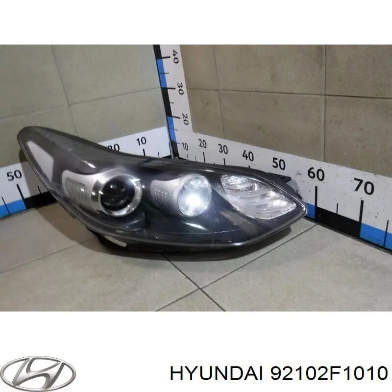 Reflektor prawy Hyundai/Kia 92102F1010 cena, od 377,81 USD