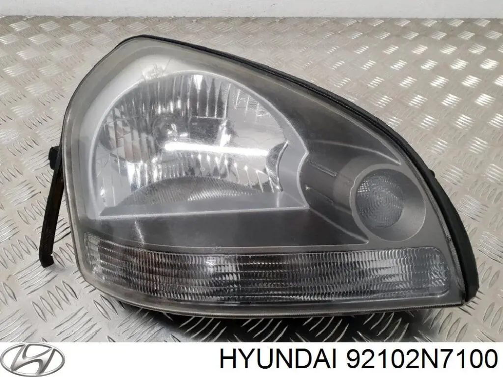 92102N7100 Hyundai/Kia Reflektor prawy