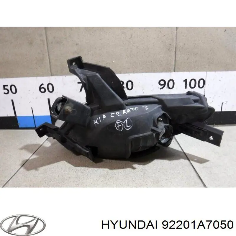 Lampa przeciwmgielna lewa do KIA Forte III YD