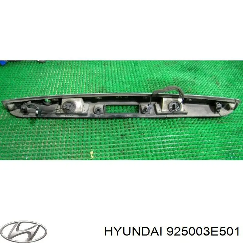 Do koszyka Lampa oświetlenia tylnej tablicy rejestracyjnej KIA Sorento I JC