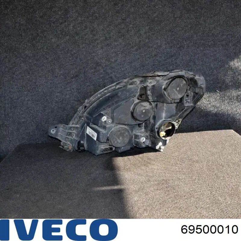 Reflektor prawy 69500010 Iveco